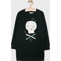 Name it - Bluza dziecięca 122-164 cm. Czarne bluzy dziewczęce marki Name it, z nadrukiem, z bawełny, bez rękawów, bez kaptura. W wyprzedaży za 69,90 zł.