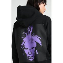 Calvin Klein Jeans HOODIE Bluza z kapturem black/purple. Czarne bluzy z kapturem damskie Calvin Klein Jeans, l, z bawełny. Za 509,00 zł.