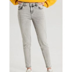Jeansy Comfort - Jasny szary. Szare jeansy damskie Cropp. Za 119,99 zł.