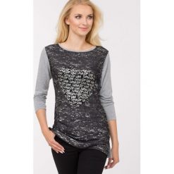 T-shirt z wyrazistym printem. Szare t-shirty damskie marki Monnari, z napisami, z wiskozy, bez kołnierzyka. Za 41,96 zł.