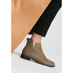 Khaki Botki Seeking Glory. Brązowe botki damskie marki vices, bez obcasa, na płaskiej podeszwie, bez zapięcia. Za 89,99 zł.
