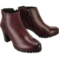 CAPRICE 25401-21 534 bordeaux reptile foil, botki damskie. Czerwone botki damskie Caprice, ze skóry, bez obcasa, na obcasie, na zamek. W wyprzedaży za 239,90 zł.