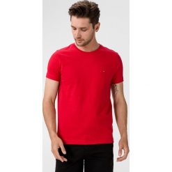 Tommy Hilfiger Essentials Koszulka Czerwony. Czerwone podkoszulki męskie TOMMY HILFIGER, xl, z haftami, z bawełny, bez kołnierzyka, krótkie. Za 187,95 zł.