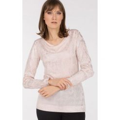Sweter z połyskującym printem. Szare swetry klasyczne damskie Monnari. Za 75,18 zł.