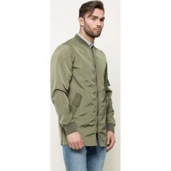 Casual Friday - Kurtka bomber. Zielone kurtki męskie marki Casual Friday, l, z poliesteru, casualowe. W wyprzedaży za 119,90 zł.
