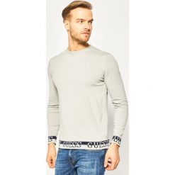 Sweter Guess M0GR44 Z2MS0. Szare swetry męskie Guess, xxl, z aplikacjami, klasyczne, z klasycznym kołnierzykiem, bez kaptura. W wyprzedaży za 239,00 zł.