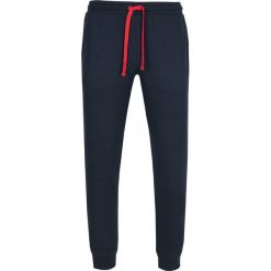 Spodnie dresowe Emporio Armani. Czarne spodnie męskie Emporio Armani, na co dzień, m, bez wzorów, z bawełny. Za 379,00 zł.
