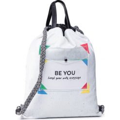 Plecak DESIGUAL - 20SAKA34 1001. Białe plecaki damskie Desigual, bez wzorów, z materiału, klasyczne. Za 399,00 zł.
