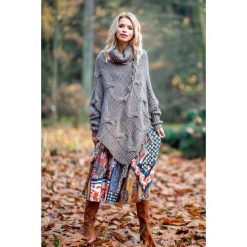 Mocca Ciepłe Poncho-Sweter z Frędzlami. Swetry damskie Molly.pl, uniwersalny, bez wzorów, bez rękawów, bez kaptura. Za 159,90 zł.