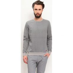 BLUZA NIEROZPINANA MĘSKA KLASYCZNA. Szare bluzy męskie Top Secret, xl, bez wzorów, z dzianiny, klasyczne, z kontrastowym kołnierzykiem, bez rękawów, bez kaptura. W wyprzedaży za 39,99 zł.