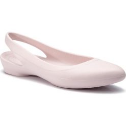 Sandały CROCS - Eve Slingback W 204955 Barely Pink. Różowe klapki damskie Crocs, bez wzorów, z tworzywa sztucznego, bez obcasa. W wyprzedaży za 119,00 zł.