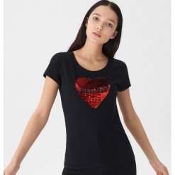 T-shirt z cekinową aplikacją - Czarny. Czarne t-shirty damskie marki House, s, z aplikacjami, bez kołnierzyka. Za 35,99 zł.