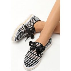 Czarne Espadryle Americanos. Czarne espadryle damskie Born2be, bez wzorów, ze skóry, na niskim obcasie, na platformie. Za 29,99 zł.