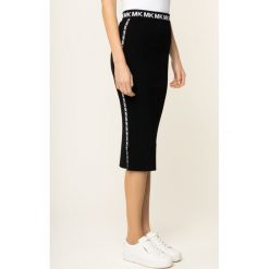 Spódnica ołówkowa MICHAEL Michael Kors Logo Trim MF97F1LBVC. Czarne spódniczki damskie MICHAEL Michael Kors, l, bez wzorów, z elastanu, midi, ołówkowe. W wyprzedaży za 519,00 zł.