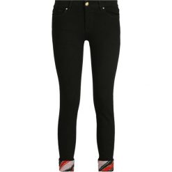 Jeansy Regular Fit Cavalli Class A1ITB037. Czarne jeansy damskie Cavalli Class. W wyprzedaży za 399,00 zł.