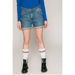 Wrangler - Szorty. Niebieskie szorty jeansowe damskie marki Wrangler, s, casualowe, z podwyższonym stanem. W wyprzedaży za 179,90 zł.
