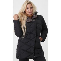 Czarna Kurtka Oriole. Czarne kurtki damskie Born2be, na zimę, xl, z aplikacjami, z puchu, długie. Za 249,99 zł.