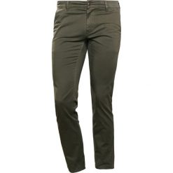 Chinosy męskie: BOSS CASUAL SLIM Spodnie materiałowe dark green