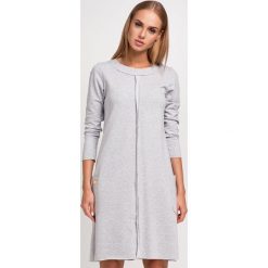 Szara Nowoczesna Sukienka Midi z Rękawem 7/8. Szare sukienki damskie Molly.pl, na co dzień, s, bez wzorów, z dzianiny, z okrągłym kołnierzem, bez rękawów, midi, trapezowe. Za 89,90 zł.