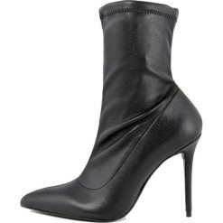 Skórzane botki w kolorze czarnym. Czarne botki damskie Eye. W wyprzedaży za 309,95 zł.