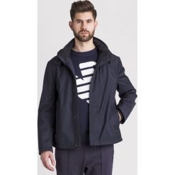 KURTKA Emporio Armani. Niebieskie płaszcze męskie Emporio Armani, m, bez wzorów, z materiału, z kapturem. Za 1235,00 zł.