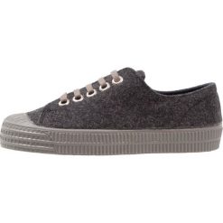 Trampki męskie: Novesta Tenisówki i Trampki dark grey