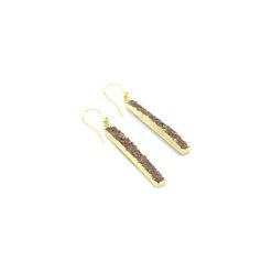 Kolczyki Long Agat Dirty Pink złoto. Różowe kolczyki damskie marki Brazi druse jewelry, z agatem, złote. Za 220,00 zł.