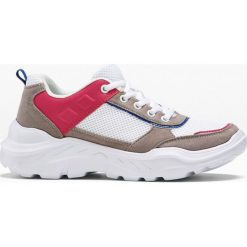 Sneakersy bonprix biało-szaro-różowy. Białe sneakersy damskie bonprix. Za 84,99 zł.