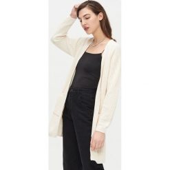 Długi kardigan - Kremowy. Białe kardigany damskie Cropp, s. Za 79,99 zł.