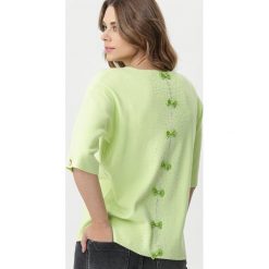 Jasnozielony Sweter Annangrove. Zielone swetry damskie Born2be, xl, z aplikacjami, z dzianiny, bez rękawów, bez kaptura. Za 79,99 zł.