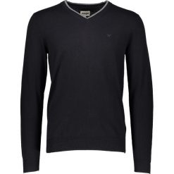 Sweter w kolorze czarnym. Czarne swetry męskie Wrangler, m, z haftami, z bawełny, bez kołnierzyka, bez kaptura. W wyprzedaży za 109,95 zł.