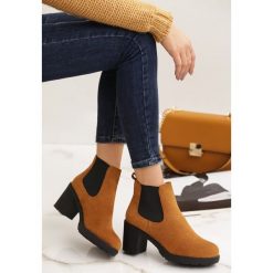 Camelowe Botki Rosebery. Brązowe botki damskie Renee, z okrągłym noskiem, za kostkę, na niskim obcasie, na obcasie, bez zapięcia. Za 129,99 zł.