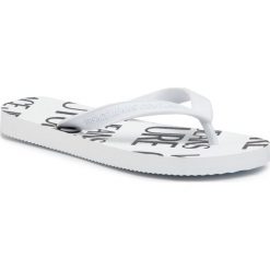 Japonki Versace Jeans Couture E0VVBSQ7. Białe klapki damskie Versace Jeans Couture, bez wzorów, z jeansu, bez obcasa. W wyprzedaży za 149,00 zł.