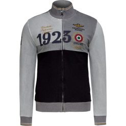 Bluza AERONAUTICA MILITARE Szary. Szare bluzy męskie marki Aeronautica Militare, z haftami, militarne, ze stójką, bez rękawów, bez kaptura. W wyprzedaży za 644,00 zł.