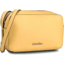 Torebka CALVIN KLEIN BLACK LABEL - Frame Camera Bag K60K603980 703. Żółte listonoszki damskie marki Calvin Klein Black Label. Za 399,00 zł.