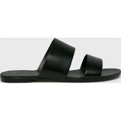 Vagabond - Klapki Tia. Czarne klapki damskie Vagabond, bez wzorów, ze skóry, bez obcasa. W wyprzedaży za 259,90 zł.