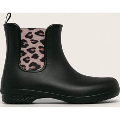Crocs - Kalosze. Czarne kalosze damskie Crocs, bez wzorów, z gumy. W wyprzedaży za 179,90 zł.