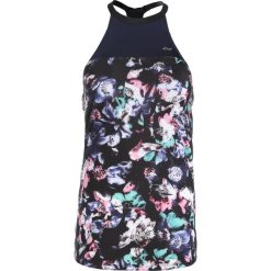 Topy sportowe damskie: Röhnisch NAMASTE RACERBACK Top dark midnight garden