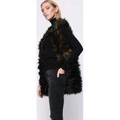 Czarna Kamizelka Angel. Czarne kamizelki damskie Born2be, l, z futra. Za 119,99 zł.