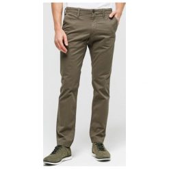 Timberland Spodnie Sargent Lake Stretch Twill Slim Chino , zielony, rozmiar 30/32. Zielone spodnie męskie Timberland, uniwersalny, w paski, z elastanu. W wyprzedaży za 319,99 zł.