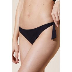 Etam - Brazyliany kąpielowe Lola. Czarne stroje kąpielowe damskie Etam, bez wzorów, z elastanu. W wyprzedaży za 49,90 zł.