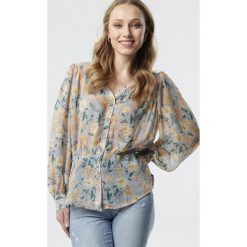Jasnoszara Koszula Ilayda. Szare bluzki damskie Born2be, xl, w kwiaty, eleganckie, bez kołnierzyka, z długim rękawem. Za 79,99 zł.