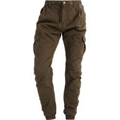 Bojówki męskie: Urban Classics JOGGING Bojówki olive