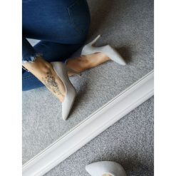 3za2 WYGODNE NIEMIECKIE CZÓŁENKA CAPRICE PREMIUM 22416 SKÓRA SZARE. Szare czółenka damskie Caprice, bez wzorów, ze skóry, bez obcasa. Za 249,99 zł.