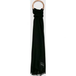 Calvin Klein - Szal. Czarne szaliki damskie marki Calvin Klein, z poliesteru. Za 279,90 zł.