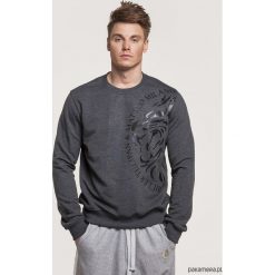 Bluzy męskie: Klasyczna czerwona bluza z nadrukiem MT&MM