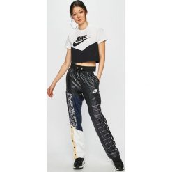 Nike Sportswear - Spodnie. Spodnie damskie Nike Sportswear, s, z poliesteru. W wyprzedaży za 179,90 zł.