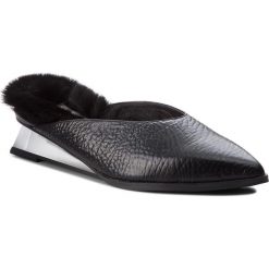 Klapki UNITED NUDE - Lev Mia Lo 1035401112120 Black. Czarne klapki damskie marki United Nude, ze skóry, na obcasie. W wyprzedaży za 549,00 zł.