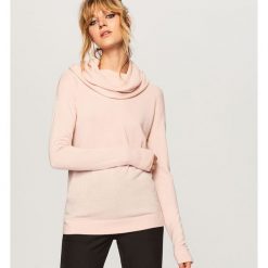 Sweter z luźnym golfem - Różowy. Czerwone golfy damskie Reserved, l. Za 119,99 zł.