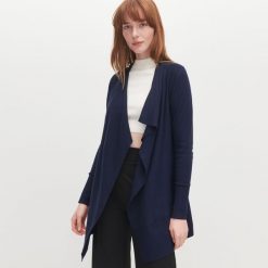 Kardigan bez zapięcia -. Swetry damskie Reserved, s, bez wzorów, bez rękawów, bez kaptura. Za 59,99 zł.